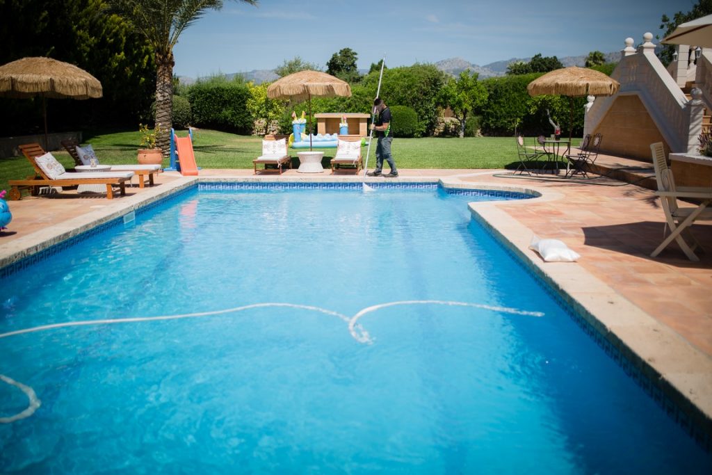 limpieza de piscinas Mallorca | empresa de jardinería